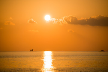 Wall Mural - golden sunset in maldives