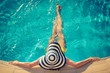 © Sunny studio - Young woman in swimming pool