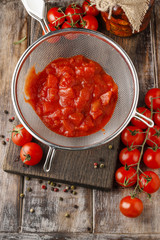 Canvas Print - Making tomato sauce