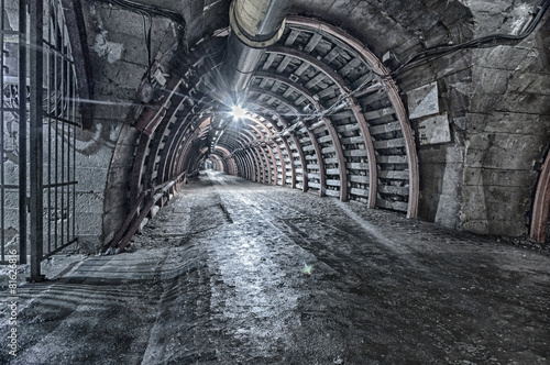 podziemny-tunel-w-kopalni-hdr
