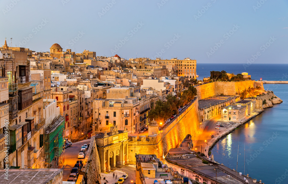 Obraz na płótnie View of Valletta in the evening - Malta w salonie