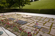 John Kennedy And Jackie Oanasis Graves At Arlington National Cem