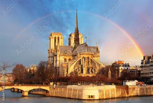 Zdjęcie XXL Notre Dame z tęczą, Paryż