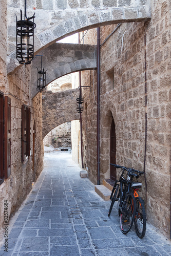 sredniowieczna-ulica-w-rodos-grecja