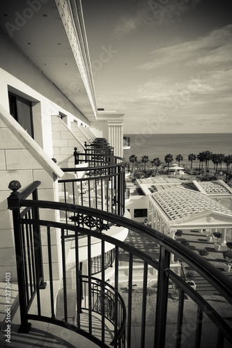 Naklejka na szybę Balcony of the Hotel