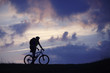 © upixa - Mann Mountainbike Wolken blau