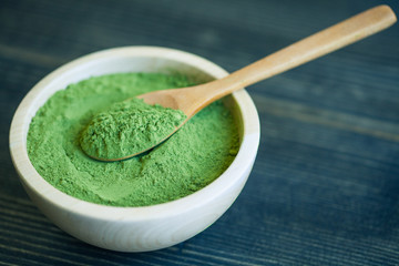 Super food Moringa green powder (Moringaceae)