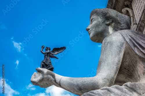 Fotografija Siegesgöttin Nike in der Hand der Kunst-Allegorie in München