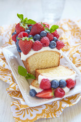 Wall Mural - Berry cake with strawberry, raspberry and blueberry