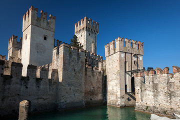 Canvas Print - Scaliger Castle in Sirmione, Italy