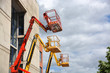© uzkiland - gruas de  colores