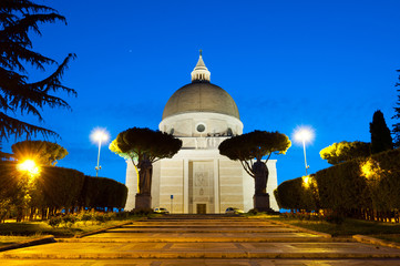 Wall Mural - Roma Basilica dei Santi Pietro e Paolo