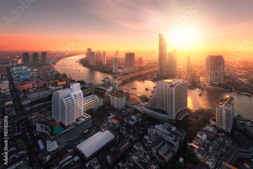 Fotomural Chao Phraya River sunlight bangkok city