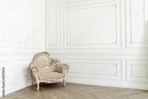Fotografía Silla aristocrática en el interior clásico
