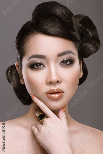 Naklejka na meble Oriental girl with evening hairstyle