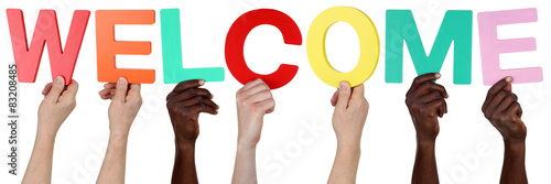 Fotografía Multi ethnic group of people holding the word welcome