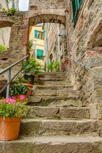 Nowoczesny obraz na płótnie Alley in Italian old town Liguria Italy