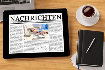 Wall Mural - Nachrichten als ePaper auf Tablet Computer