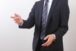 © taa22 - プレゼンをする男性ビジネスマン