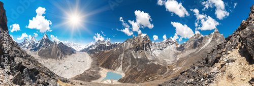 Plakaty Himalaje  piekny-gorski-krajobraz