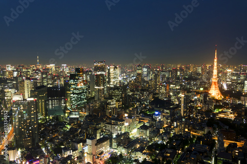 東京都市風景 六本木超高層ビルから望む東京タワーと東京スカイツリーと東京街並全景 夜景 Comprar Esta Foto De Stock Y Explorar Imagenes Similares En Adobe Stock Adobe Stock