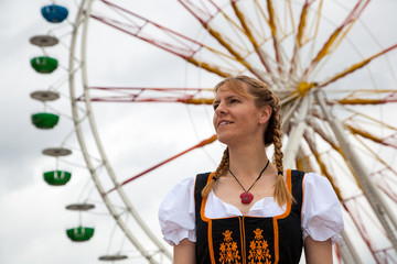 Wall Mural - Oktoberfest Frau Dirndl