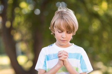 Sticker - Little boy saying his prayers