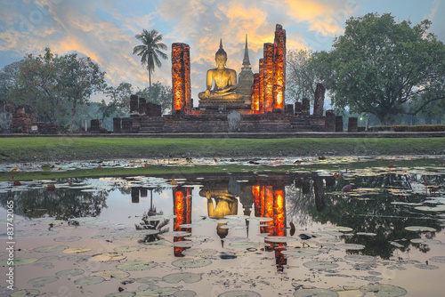 Fotografie, Obraz Socha Buddhy v Wat Mahathat v Sukhothai Historický park, Thail