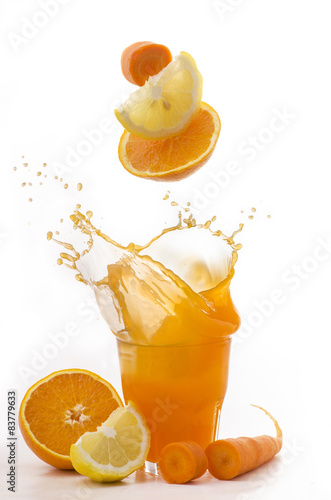 Fotografie, Obraz Succo di Arancia Limone e carota stříkající