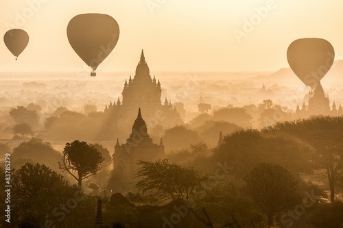 Fotografía Balloons and pagodas in Bagan