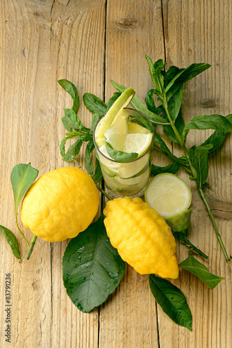 Fototapeta do kuchni limonata e limoni verticale