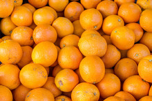  Fresh Oranges / Display With Lots Of Fresh Oranges