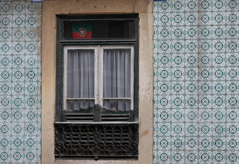 Canvas Print - Lisbon window