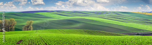 wspanialy-panoramiczny-widok-na-piekne-pola