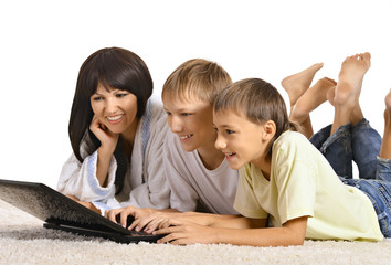 Poster - Friendly family resting with laptop 