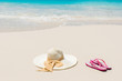 © Simon Dannhauer - Sun hat at beautiful beach - Relaxing in sunshine