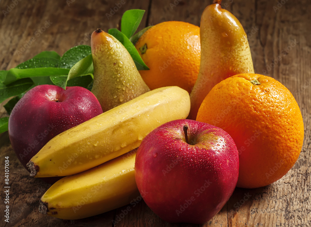 その他 Festival of Fruits: Apples Oranges & Bananas [DVD] [Import] Foto Colored fruits: apple, banana, orange, pear, selective focus