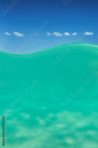 Fotografía Clear waterline caribbean sea underwater and over with blue sky