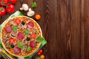 Sticker - Italian pizza with pepperoni, tomatoes, olives and basil