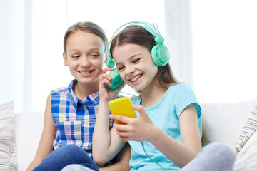 Wall Mural - happy girls with smartphone and headphones