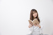 © hanack - 読書する女性
