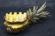 © sergeypankov - Ананас разрезанный на дольки