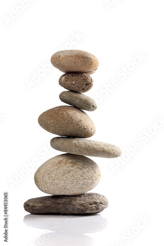 Fotografía Pila equilibrada de las diferentes piedras de río