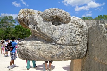 serpent sculpture, chichen itza mexico