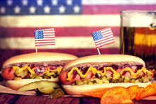 4th Of July Picnic Table - Hot Dogs