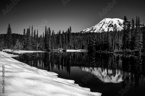 Mt Rainier en hiver reflet dans le lac Tableau sur Toile