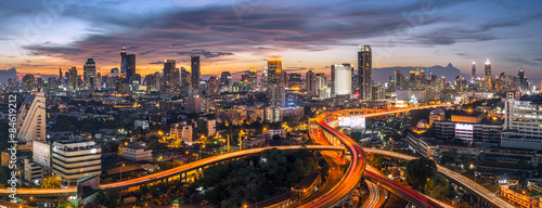 Cuadros en Lienzo panorama bangkok city sunset trafic