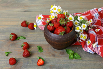 Poster - Fresh strawberries in a bowl  on a wooden background