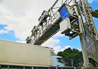 LKW Mautbrücke in Deutschland