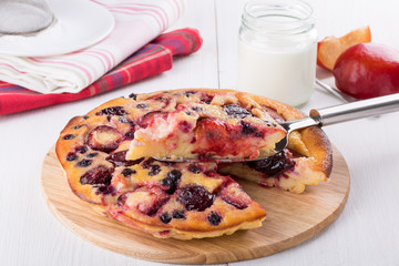 Clafoutis with plum and blackberry.